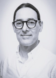 Robert Curley Álvarez